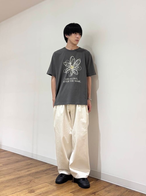 フラワーアートグラフィックショートスリーブTシャツ