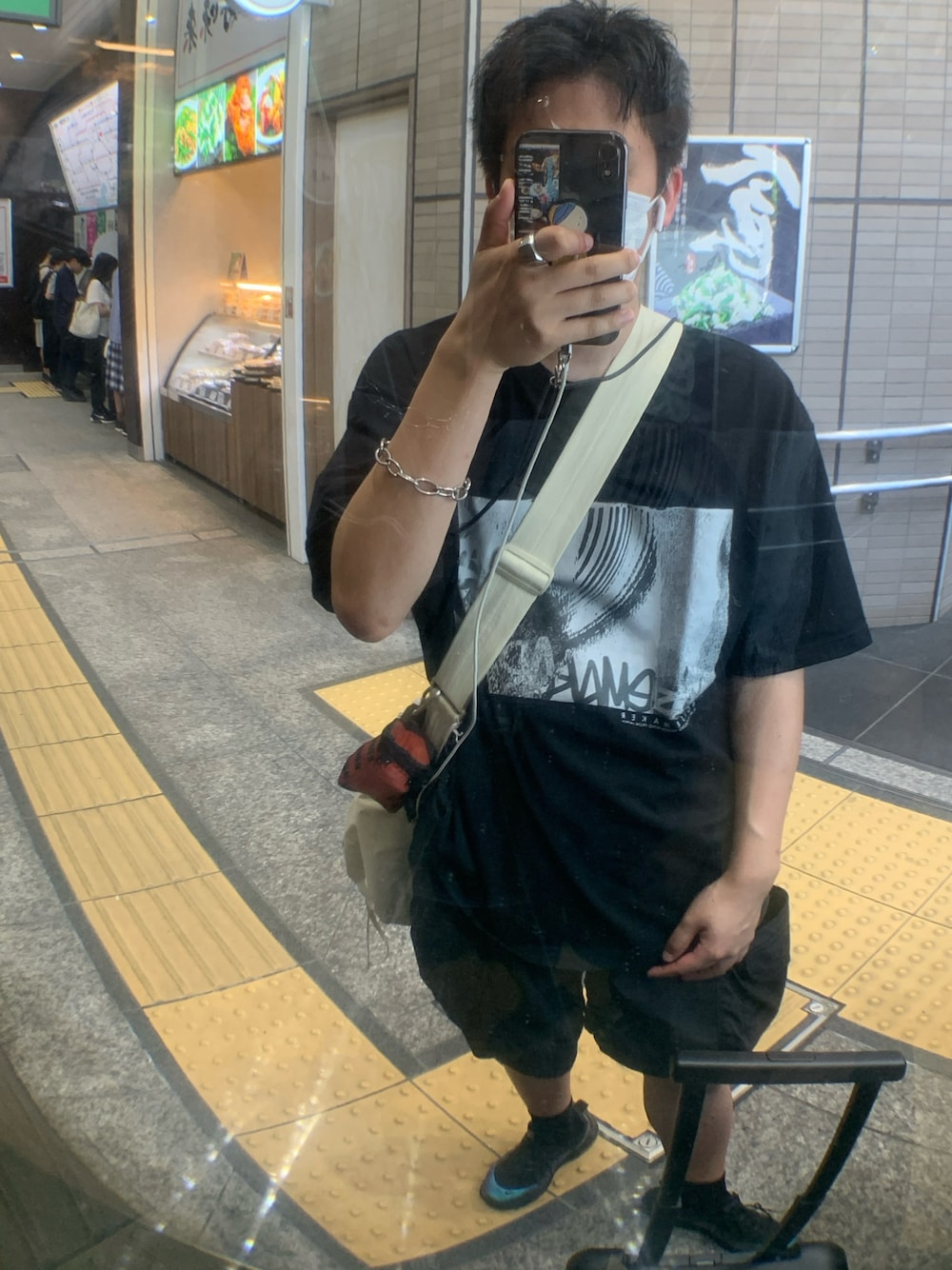 「夏コーデ、夏、ライブコーデ、ライブTシャツ、東京観光」｜「NOISEMAKERのNM 24 TEE / BLACK（Tシャツ/カットソー、ブラック系）」を使った、tsuba1119さん（メンズ・70cm）の秋コーディネートの1枚目の写真