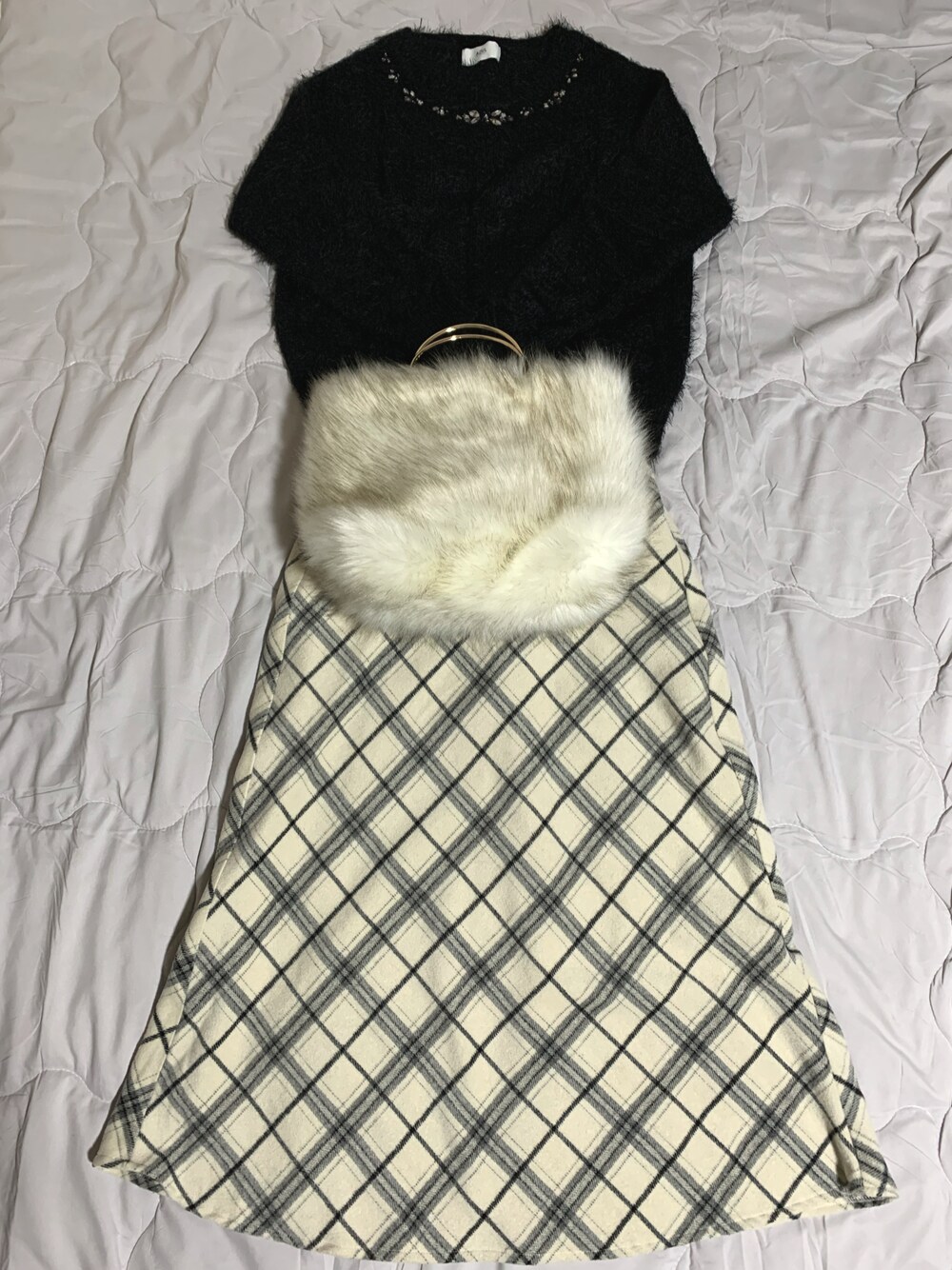 「AZUL by moussyのビジューの付いたニットトップス🍀（ニット/セーター、ブラック系）」を使った、mami太郎さん（レディース・162cm）の春コーディネートの1枚目の写真