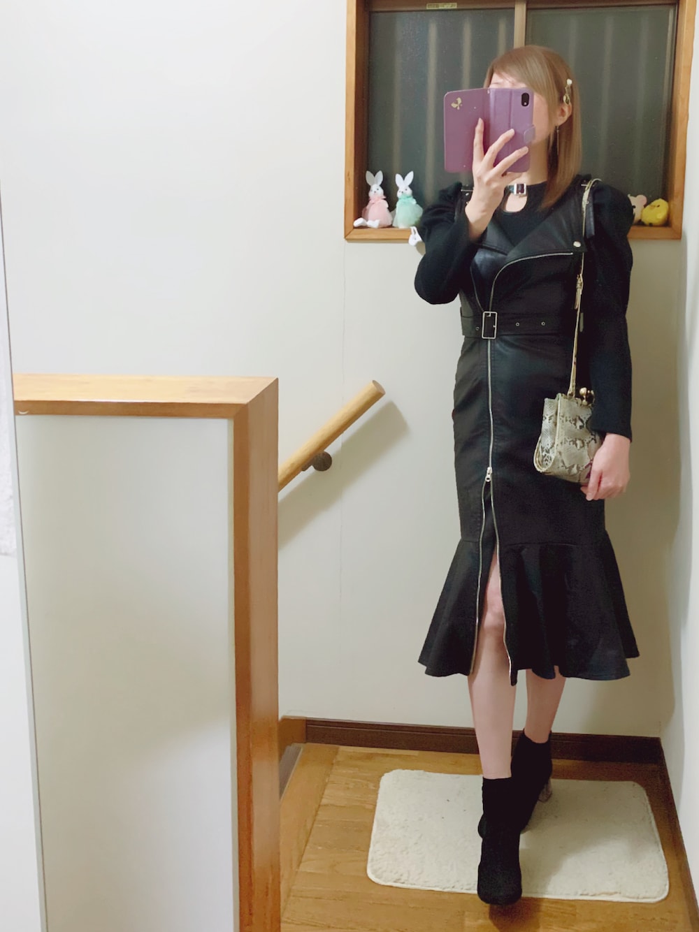 「レザー、ライダース、ライダースジャケット、スネーク柄、ジップアップ、JUNOAH、rienda、Lily Brown、ジュエティ、ブラック、ブラックコーデ、今日のコーデ、パワーショルダー」｜「ORiental TRafficのストレッチ異素材ヒールブーツ/11411（ブーツ、ブラック系）」を使った、mami太郎さん（レディース・162cm）の春コーディネートの1枚目の写真