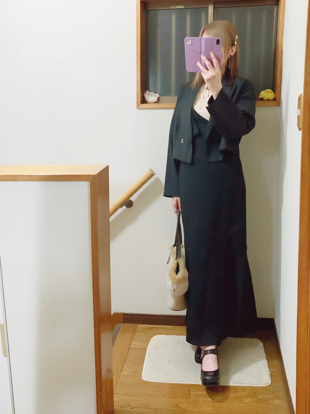 「ブラック×ベージュ、ワンショルダー、ジャンパースカート、リリーブラウン、４℃、アンブルシエル、byあしながおじさん、パンプス」｜「byあしながおじさんの厚底ダブルストラップパンプス　-8980645（パンプス、ブラック系）」を使った、mami太郎さん（レディース・162cm）の秋コーディネートの1枚目の写真