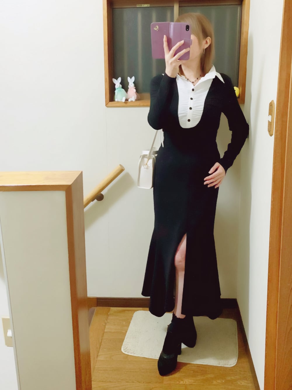 「ブラック、モノトーン、ペンシルスカート、JILLSTUART、ブーティ、rienda、今日のコーデ、ブラック×ホワイト」｜「JILL STUARTのJILLのショートブーツ🥾24cm着用🍀ヒールは10cmあるよ💦デザインが好き🥰（ブーツ、ブラック系）」を使った、mami太郎さん（レディース・162cm）の春コーディネートの1枚目の写真