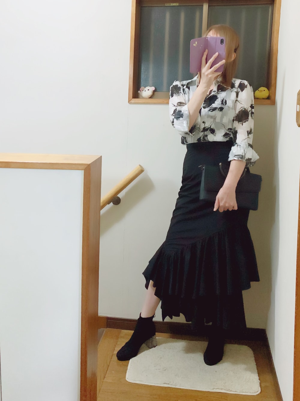 「マーメイドスカート、モノトーン、モノトーンコーデ、ブーツ、柄シャツ」｜「ORiental TRafficのストレッチ異素材ヒールブーツ/11411（ブーツ、ブラック系）」を使った、mami太郎さん（レディース・162cm）の夏コーディネートの1枚目の写真