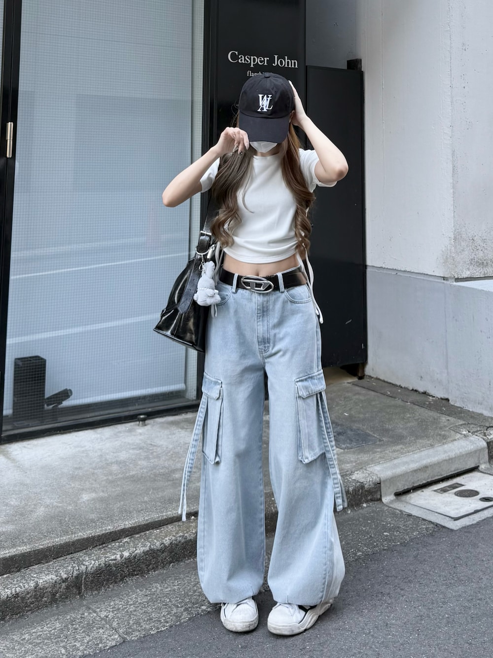 「夏コーデ、Tシャツコーデ、デニムコーデ、韓国コーデ、韓国ストリート、カジュアルストリート」｜「DIESELのレディース ベルト B-1DR W（ベルト、ブラック系）」を使った、０１７さん（骨格ウェーブ・レディース・159cm）の春コーディネートの1枚目の写真