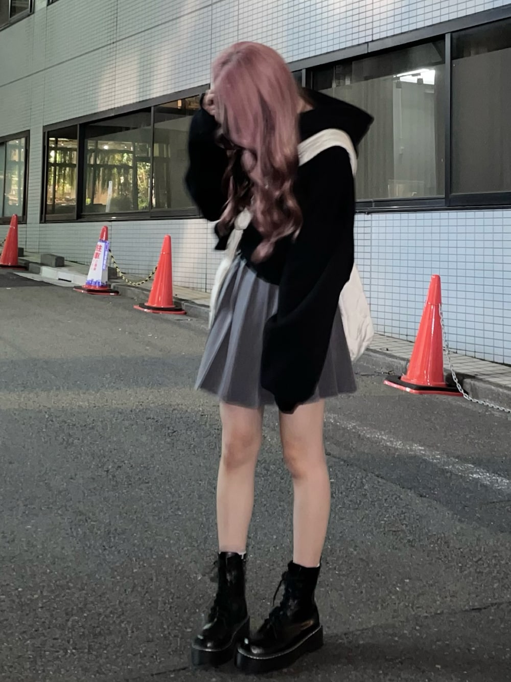 ０１７さんの「ボリュームスリーブショートパーカー（17HR）」を使ったコーディネートの1枚目の写真