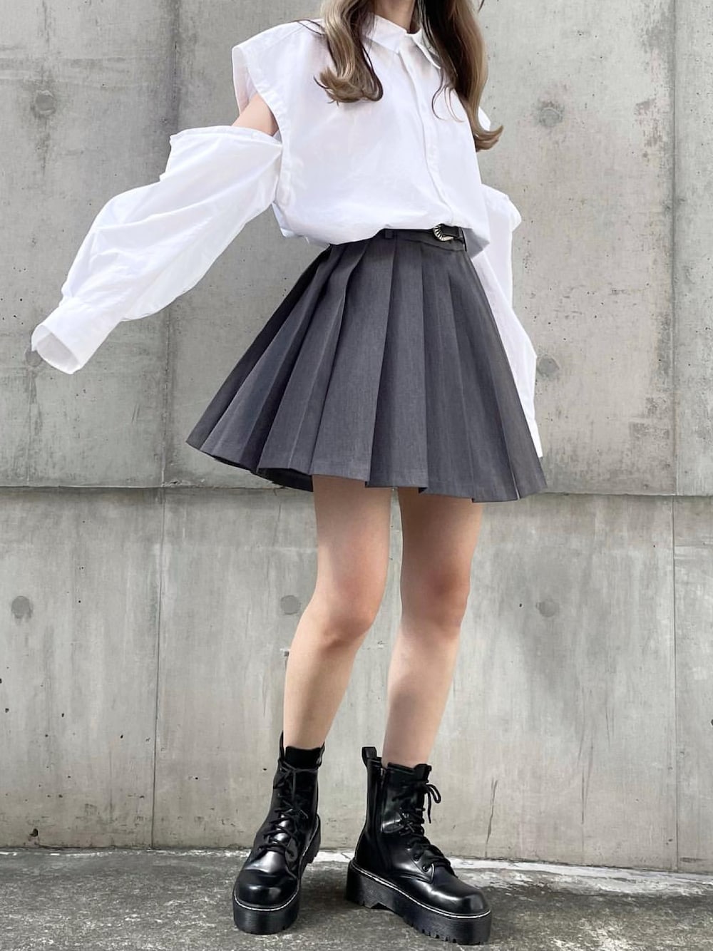 プリーツミニスカートを使った人気ファッションコーディネート