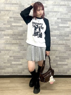 「アイテム（デニムスカート、グレー系）」を使った、Neneさん（レディース・152cm）の秋コーディネート