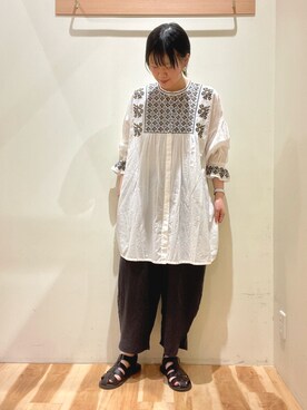 「刺繍」｜「アイテム（チュニック）」を使った、ナツミさん（レディース・163cm）の春コーディネート