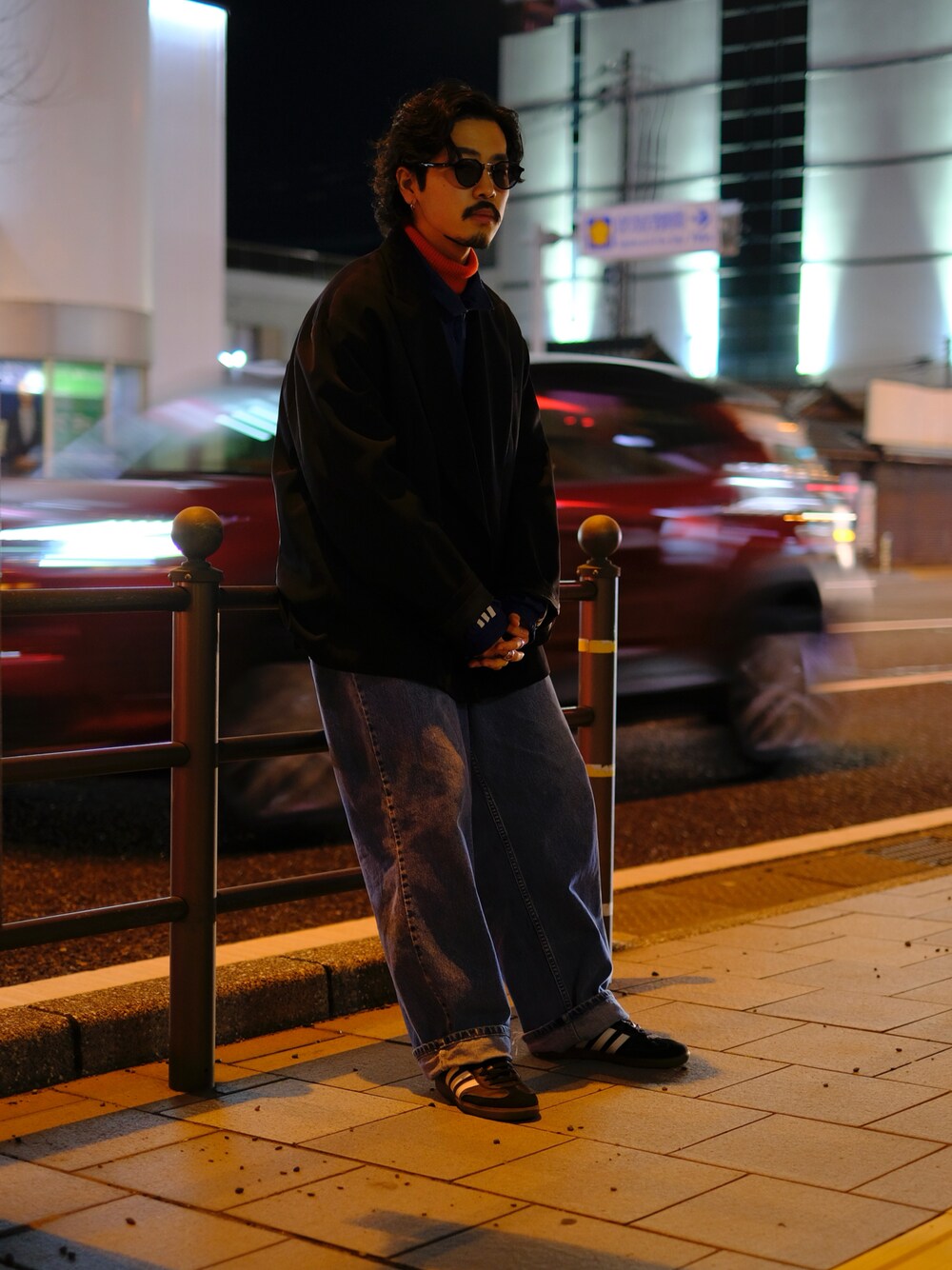 「クリスマスに着たい服、今日のコーデ、シンプル、ootd、秋冬コーデ、ジャージ、テーラードジャケット、レッド」｜「steinのアイテム（テーラードジャケット、ブラック系）」を使った、キーパーさん（メンズ・173cm）の冬コーディネートの1枚目の写真