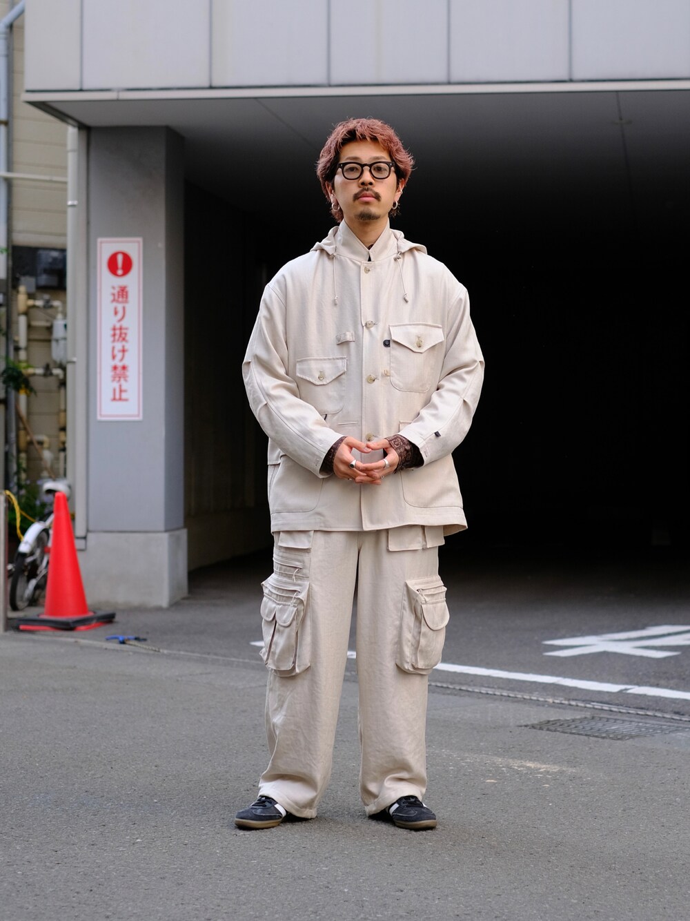 「メンズコーデ、春夏コーデ、カジュアルコーデ、春服、シンプルコーデ、ゆるコーデ、ラフコーデ、シンプルスタイル、オーバーサイズ」｜「DAIWA PIER39のアイテム（ジャケット/アウター、ホワイト系）」を使った、キーパーさん（メンズ・173cm）の春コーディネートの1枚目の写真