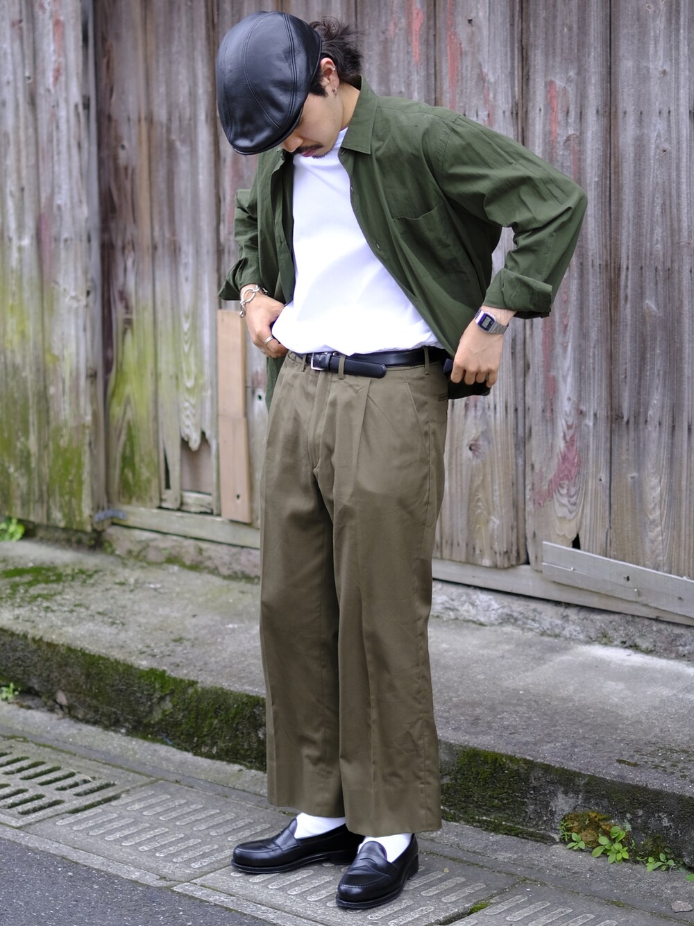 「COOLなこのコが仲間入り、夏、ootd、キレイめ、グリーン、COMOLI、COMOLIシャツ、今日のコーデ、古着」｜「COMOLIのアイテム（シャツ/ブラウス、グリーン系）」を使った、キーパーさん（メンズ・173cm）の夏コーディネートの1枚目の写真