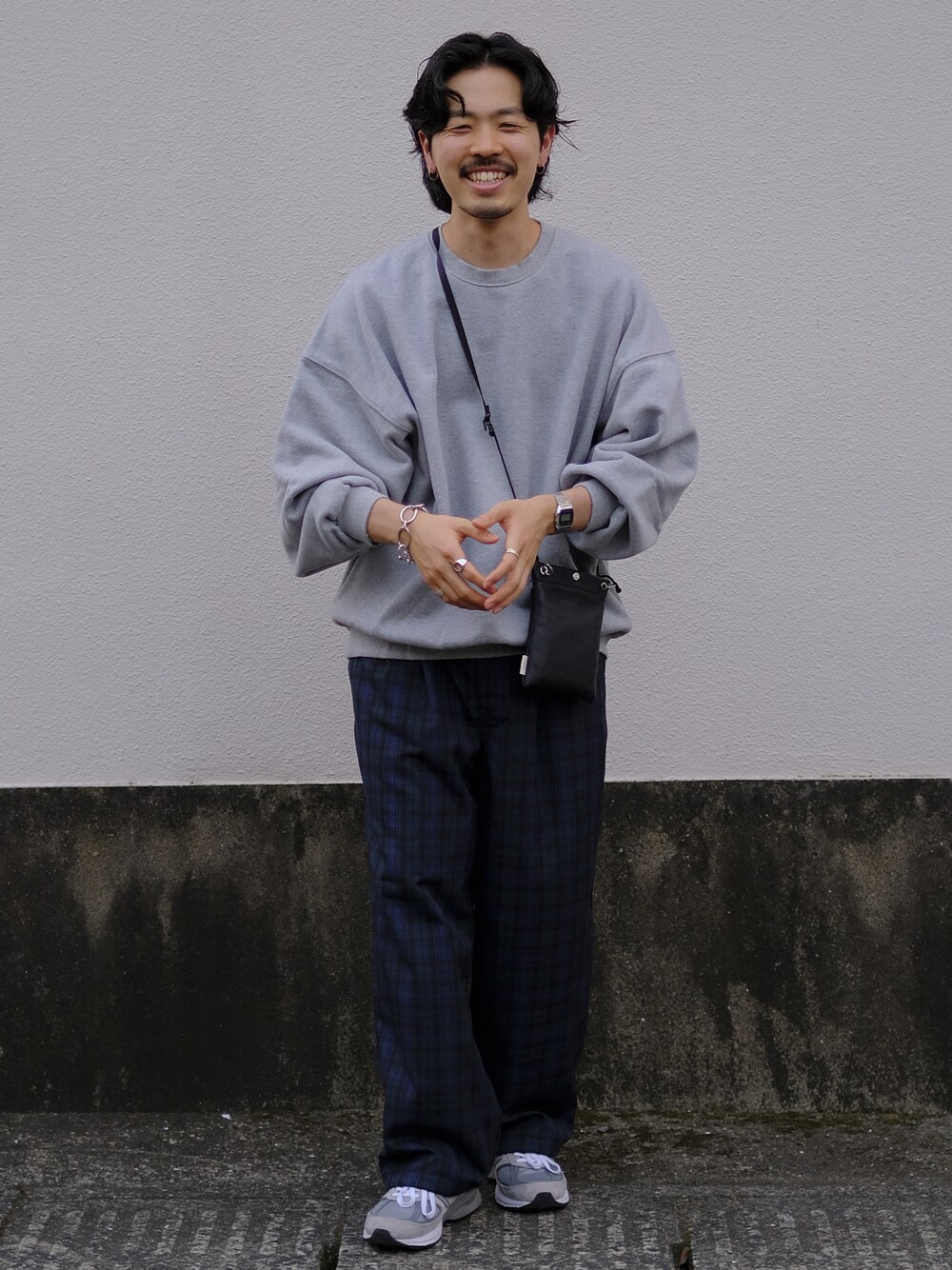 「ラブアンドピース2021、秋のコーデ、今日のコーデ、秋服、ゆるコーデ、スニーカー、チェック、カジュアル、スウェット、チェックパンツ」｜「NAUTICAのアイテム（スウェット、グレー系）」を使った、キーパーさん（メンズ・173cm）の秋コーディネートの1枚目の写真
