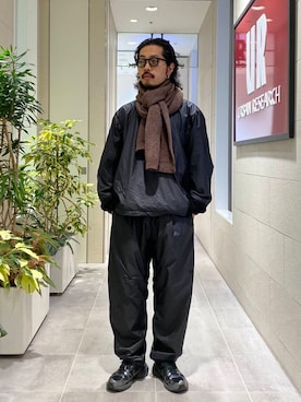 「冬の差し色コーデ」｜「アイテム（スウェット）」を使った、HAYATEさん（メンズ・173cm）の冬コーディネート