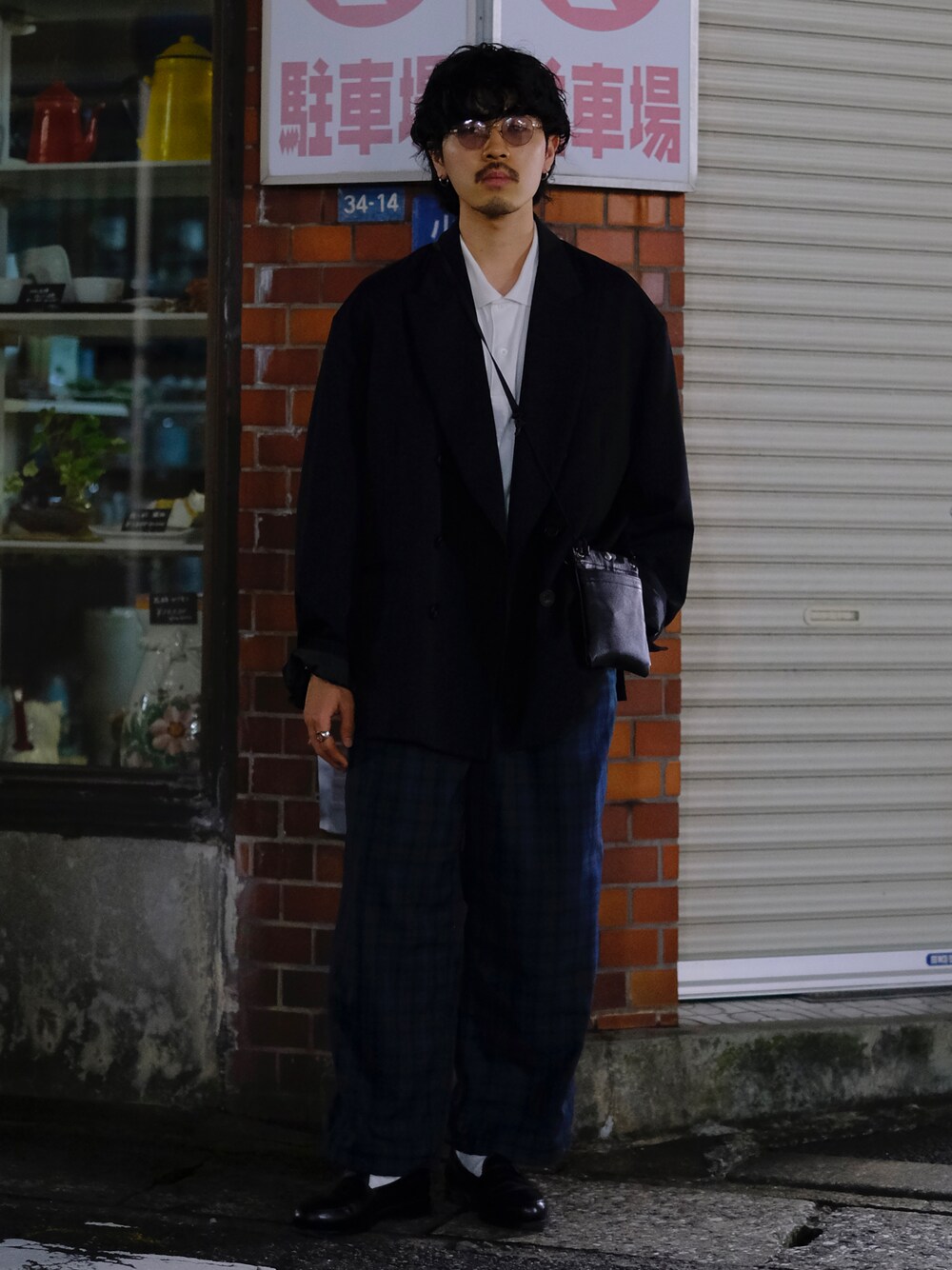 「秋のコーデ、今日のコーデ、秋冬コーデ、きれいめコーディネート、ootd、UNIQLO、ジャケット、チェックパンツ、グリーン、サングラス」｜「steinのアイテム（テーラードジャケット、ブラック系）」を使った、キーパーさん（メンズ・173cm）の秋コーディネートの1枚目の写真