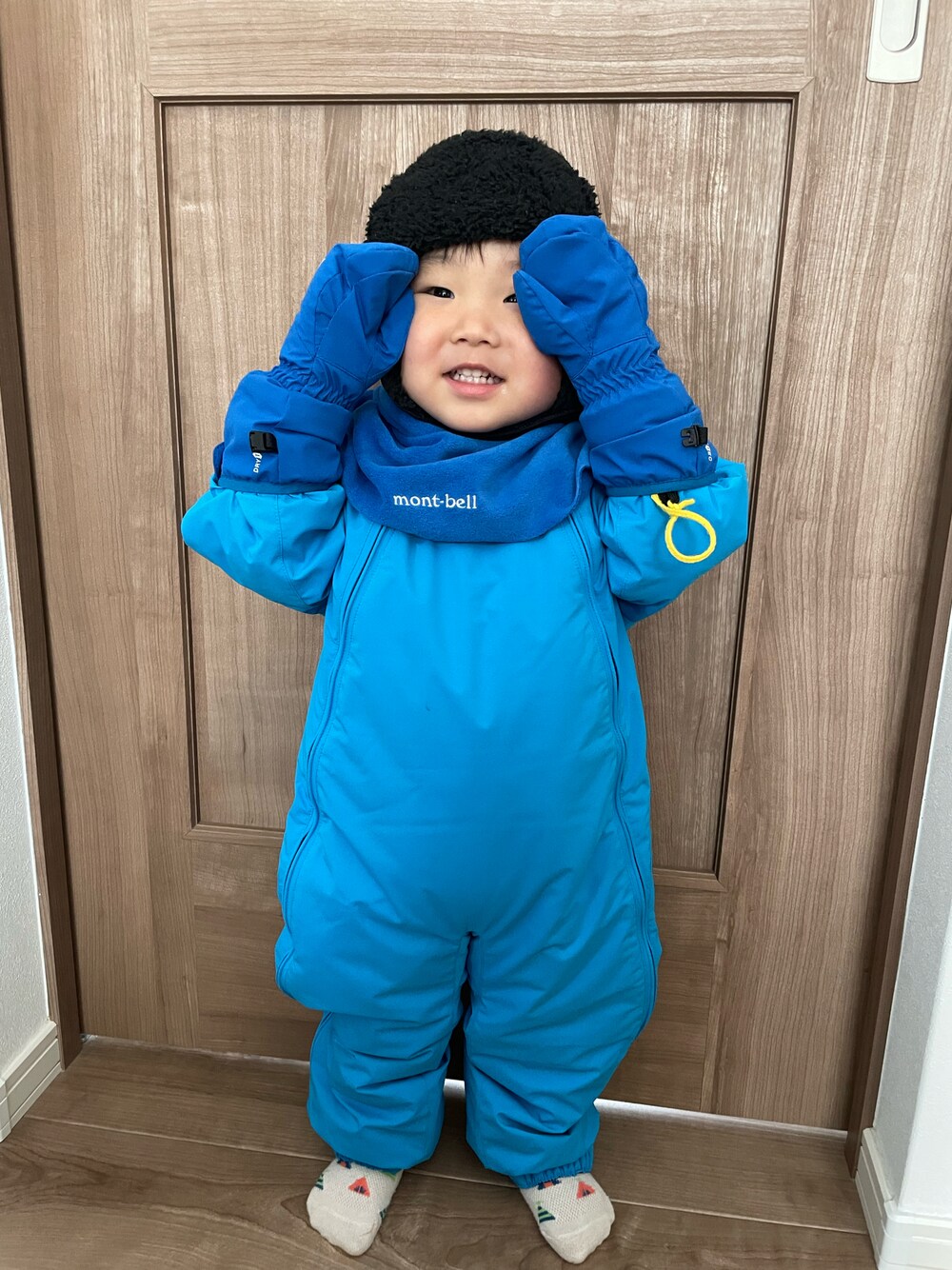 「キッズファッション、保育園コーデ、冬コーデ、男の子、冬、2歳、おとこのこ、雪国、mont-bell、シンプルコーデ、THE NORTH FACE、スキーウェア、ジャンプスーツ、キッズコーデ」｜「mont-bellのアイテム（ジャケット/アウター、ブルー系）」を使った、MANOAさん（キッズ・80cm）の冬コーディネートの1枚目の写真