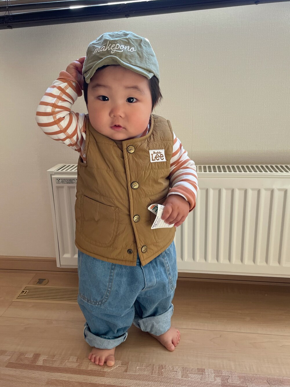 「だから秋服が好き、キャップ、デニム、秋のコーデ、キッズファッション、UNIQLO、男の子、シンプル、1歳、おとこのこ」｜「BUDDY Leeのアイテム（ジャケット/アウター、ベージュ系）」を使った、MANOAさん（キッズ・80cm）の秋コーディネートの1枚目の写真