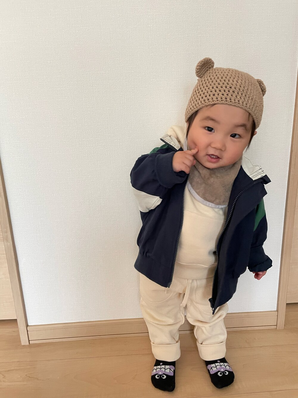 「休日スタイル、キッズファッション、ゆるコーデ、セットアップ、スウェット、男の子、おとこのこ、1歳、春コーデ、韓国子供服、ラフ、公園スタイル、GAP、アンパンマン」｜「GAPの無地パーカー (幼児・ユニセックス)（パーカー、ベージュ系）」を使った、MANOAさん（キッズ・80cm）の春コーディネートの1枚目の写真