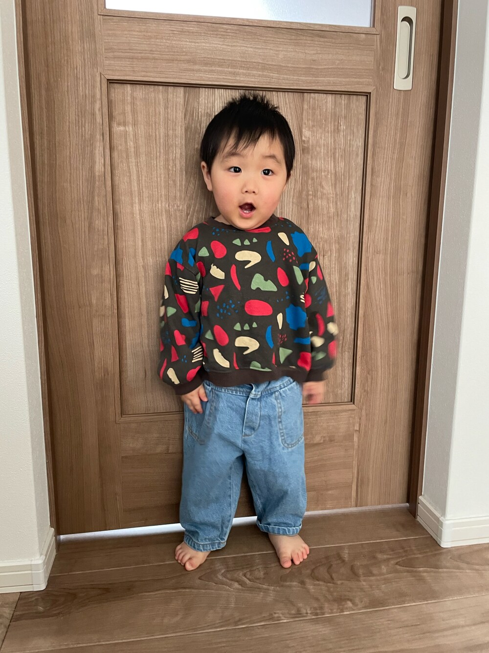 「休日コーデ、キッズファッション、古着MIX、男の子ファッション、韓国子供服、秋冬コーデ、キッズコーデ、2歳、男の子、男の子コーデ、2歳男の子、ラフ、ゆるコーデ」｜「MARKEY'Sのアイテム（トップス、グレー系）」を使った、MANOAさん（キッズ・80cm）の冬コーディネートの1枚目の写真