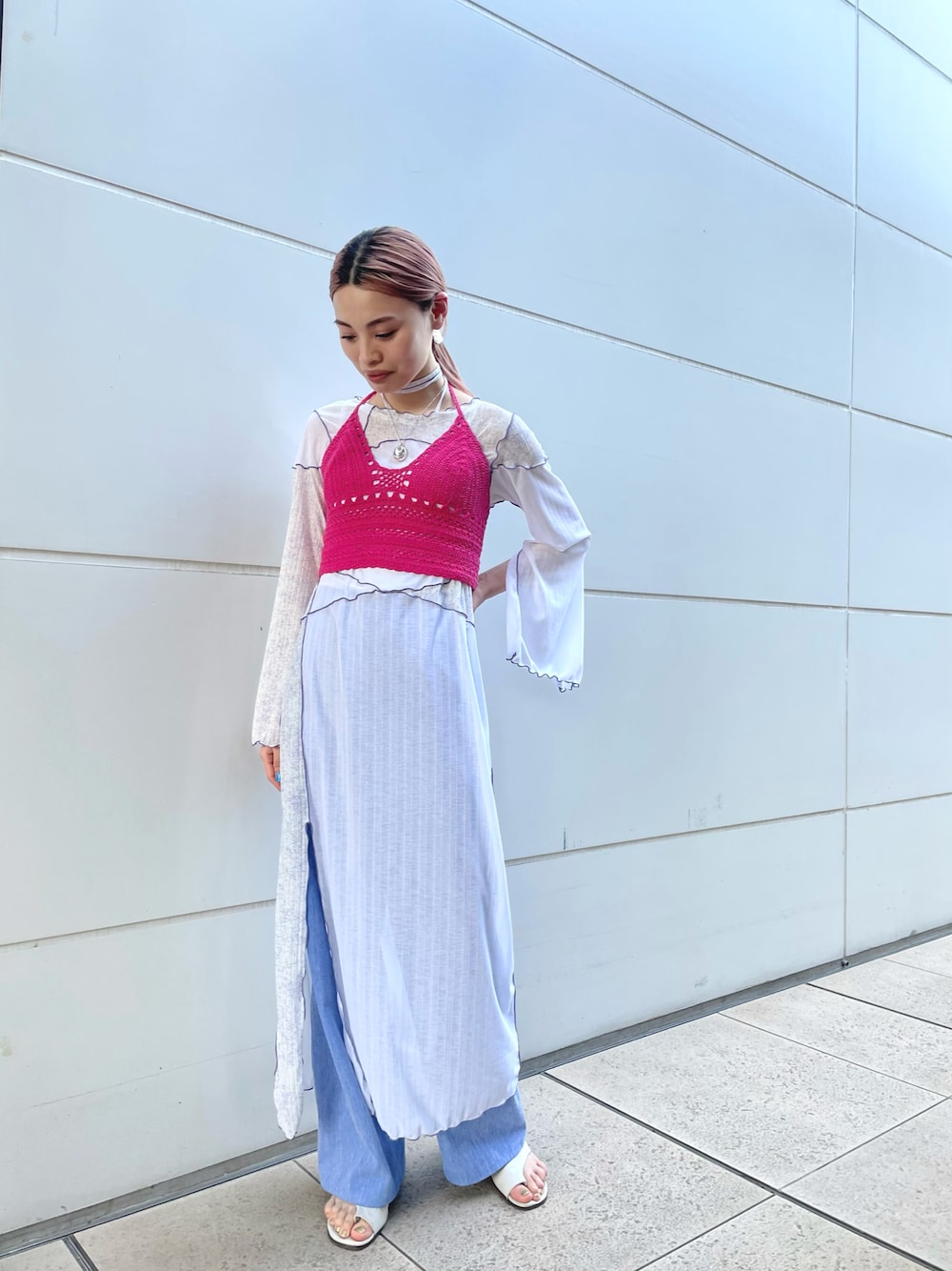 「marte、Sahara、SYKIA、ootd、outfit、夏コーデ、カラー×コーデ、ブルー x ホワイト、ワンピース、白ワンピース、カラーパンツ、ビスチェ、シルバーアクセサリー、ブルー、大人女子」｜「saharaのNature Design Switching Dress（ワンピース、ホワイト系）」を使った、ayaさん（レディース・163cm）の夏コーディネートの1枚目の写真