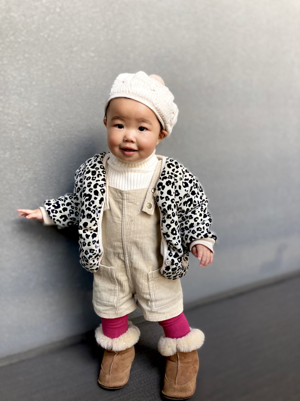 「女の子、おしゃれさんと繋がりたい、ベビーコーデ、プチプラ、レオパード、ベビーファッション、ベビー服、ベビー、80cm、おんなのこコーデ、おんなのこ」｜「petit mainのアイテム（ハンチング/ベレー帽、ベージュ系）」を使った、acoさん（キッズ・80cm）の冬コーディネートの1枚目の写真