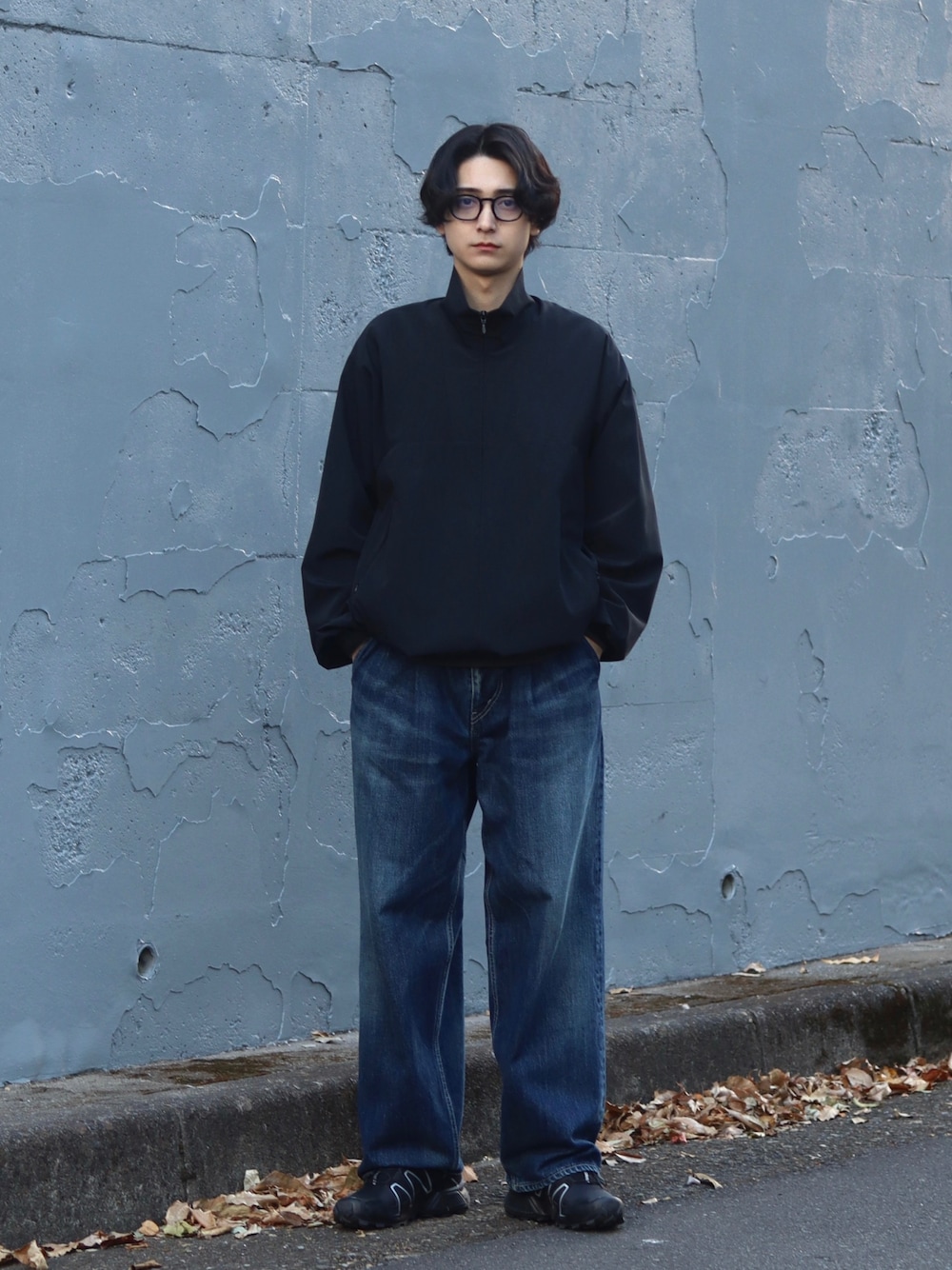 「graphpaper」｜「GraphpaperのSemi-Dull Poplin Stand Collar Blouson（ブルゾン、ブラック系）」を使った、Rio Hiragaさん（メンズ・171cm）の冬コーディネートの1枚目の写真
