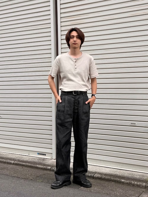 「COS(コス)のスリムフィット リブ編み ヘンリーTシャツ(Tシャツ/カットソー)」を使った、Rio Hiragaさん(メンズ・171cm)の夏コーディネート