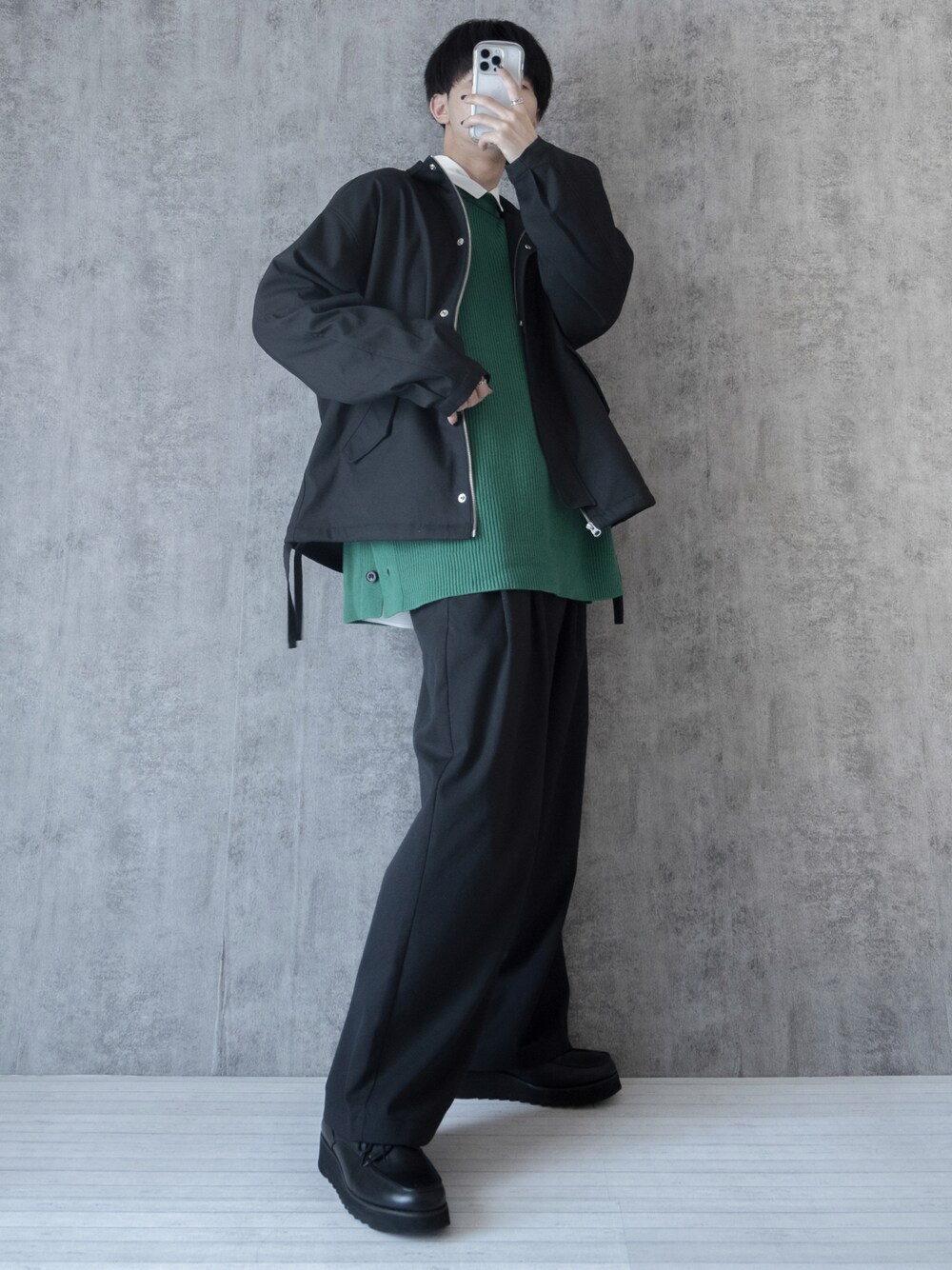 「クリスマスに着たい服、休日スタイル、休日コーデ、レイヤードスタイル、ニット、グリーン、ワイドパンツ、厚底シューズ、ビッグシルエット、大学生、RAGEBLUE、HARE、シンプルコーデ、プチプラ、プチプラコーデ」｜「RAGEBLUEのPEツイル/スタンドブルゾン＜セットアップ着用可能＞/260523（ブルゾン、ブラック系）」を使った、まささん（メンズ・178cm）の冬コーディネートの1枚目の写真