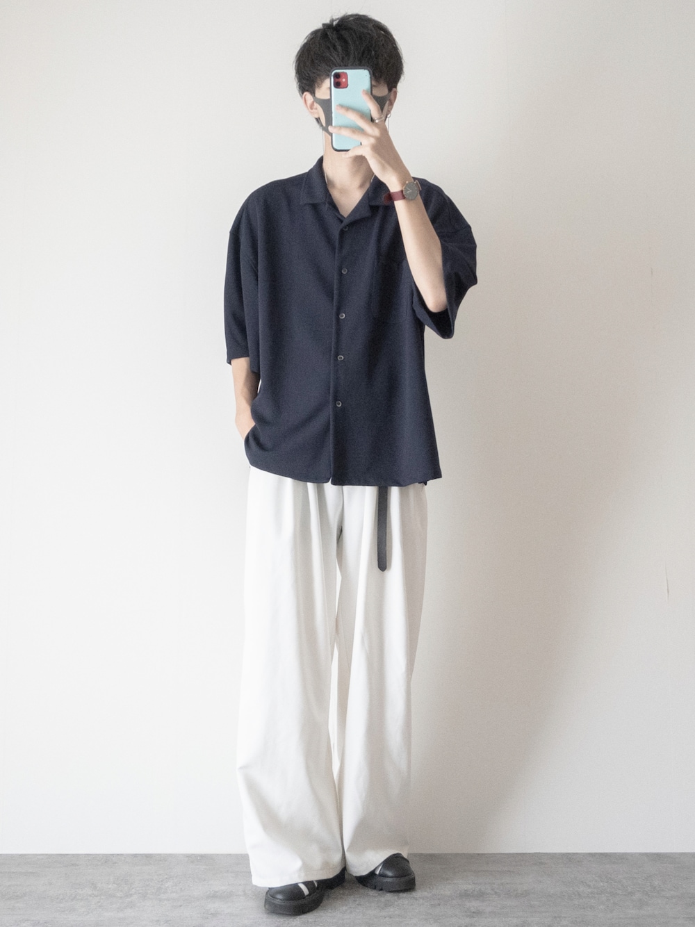 「白パンツ、ワイドパンツ、グルカサンダル、夏コーデ、シャツスタイル、プチプラ、プチプラコーデ、シンプル、シンプルコーデ、大学生、ビッグシルエット、厚底シューズ、オーバーサイズ、休日スタイル、休日コーデ」｜「ASTRONOMYの【セットアップ 3点セット】 ルーズシルエット半袖オープンカラーポケットシャツ & ロングタンクトップ & ワンタックルーズワイドバルーンテーパードパンツ（セットアップ、ブルー系）」を使った、まささん（メンズ・178cm）の夏コーディネートの1枚目の写真