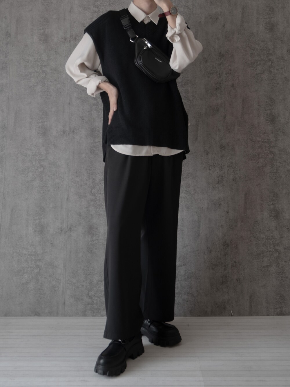 「RAGEBLUEのラグイージー/リラックスイージーワイドパンツ（スラックス、ブラック系）」を使った、まささん（メンズ・178cm）の春コーディネートの1枚目の写真