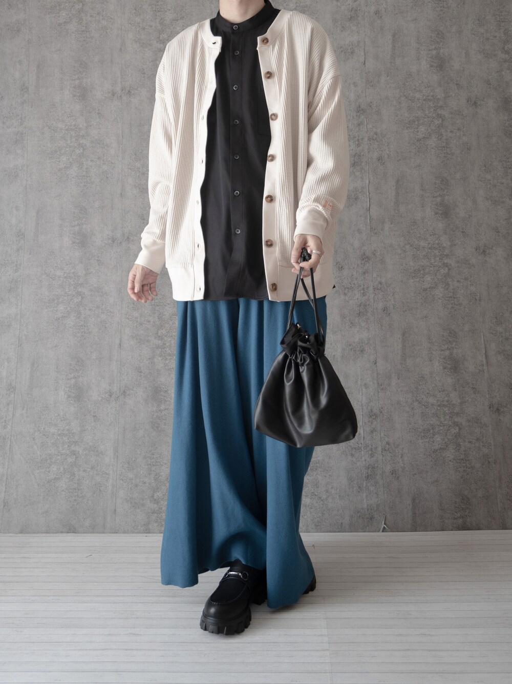 「春服デビュー宣言」｜「Javaの《JaVaジャバ コラボ》ワッフル素材でリラックス気分。2way楽しめるカーディガン。（カーディガン/ボレロ、ベージュ系）」を使った、まささん（メンズ・178cm）の春コーディネートの1枚目の写真