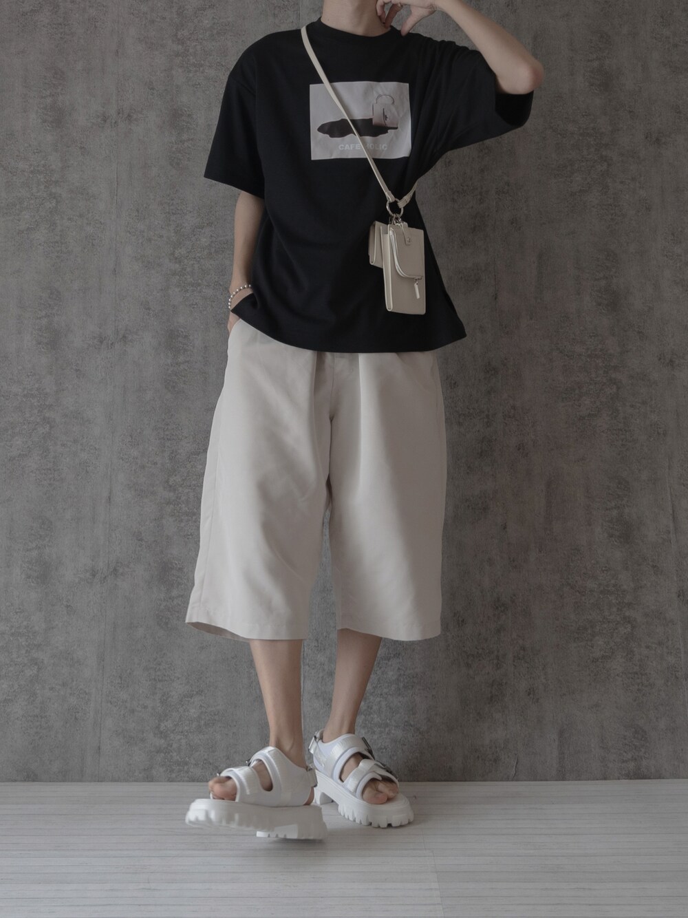「お出かけコーデ日記」｜「JUNREDのMr.SZK × JUNRed / カフェホリックプリントTシャツ - cafe holic -（Tシャツ/カットソー、ブラック系）」を使った、まささん（メンズ・178cm）の春コーディネートの1枚目の写真