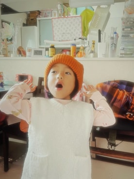 「uniqlo anyaのアイテム（ニットキャップ/ビーニー、オレンジ系）」を使った、桜ノママさん（キッズ・110cm）の秋コーディネート