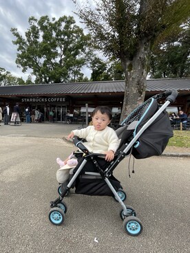 「petit main（プティマイン）のアイテム（ニット/セーター、ホワイト系）」を使った、桜ノママさん（キッズ・110cm）の秋コーディネート