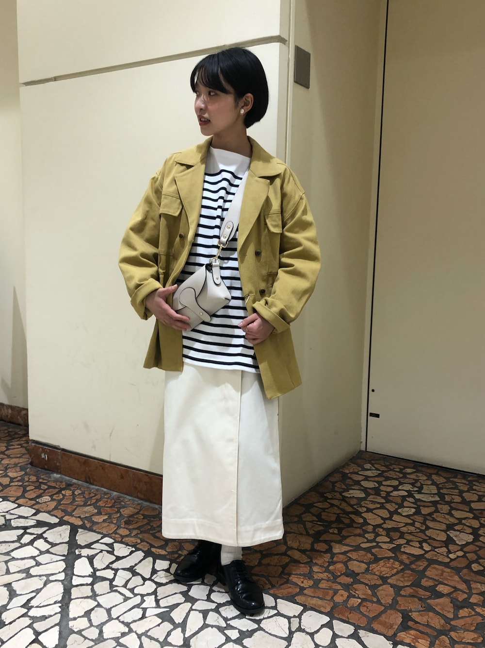 「ボーダー、カラーコート、ootd、スカート、スカートスタイル、低身長、低身長コーデ、春コーデ、春アウター、春カラー」｜「FIL DE FERのカラーカツラギ　フィールドジャケット（ミリタリージャケット、イエロー系）」を使った、mis.さん（レディース・149cm）の冬コーディネートの1枚目の写真