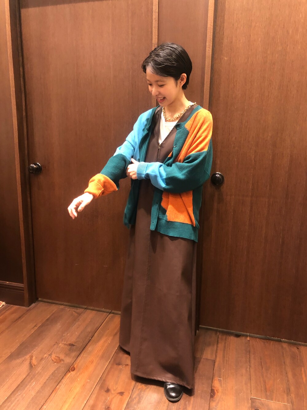 「カーディガン、ニット、ワンピース、レザーワンピース、秋のコーデ、秋コーデ、秋、低身長、低身長コーデ、ootd」｜「FIL DE FERのメランジインターシャ　クルーネックカーデ（カーディガン/ボレロ、グリーン系）」を使った、mis.さん（レディース・149cm）の夏コーディネートの1枚目の写真