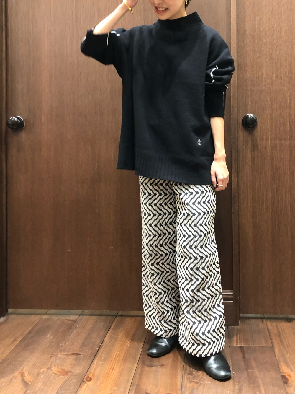 「柄パンツ、ニット、ハイネック、ブーツ、秋冬コーデ、低身長、低身長コーデ、ootd、秋コーデ、ブラック」｜「Blanc Bleu Minuitのアイテム（ニット/セーター、ブラック系）」を使った、mis.さん（レディース・149cm）の秋コーディネートの1枚目の写真