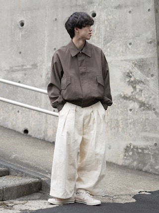 「Aphlotus（アプロタス）のワイド バギーパンツ（チノパンツ）」を使った、RIKUさん（メンズ・171cm）の春コーディネート