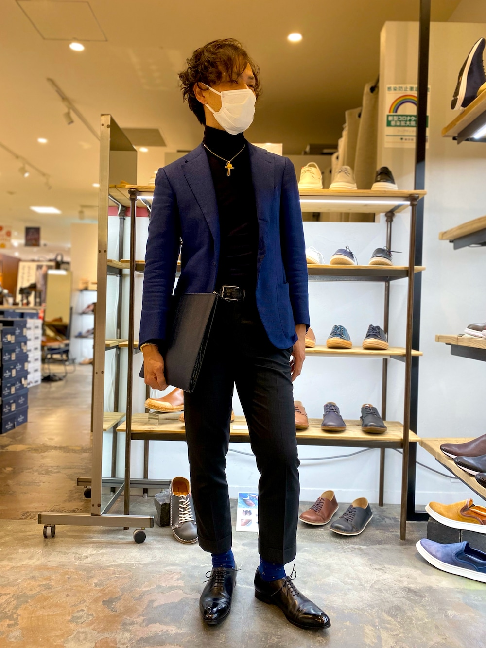「ジャケット、ドレスシューズ、タートルネック、キレイめ、ビジネススタイル、タートルネックニット、ootd、ジャケットスタイル、ビジネスカジュアル、フープディドゥ」｜「FEDELIのアイテム（ニット/セーター、ブルー系）」を使った、matsudaさん（メンズ・175cm）の冬コーディネートの1枚目の写真