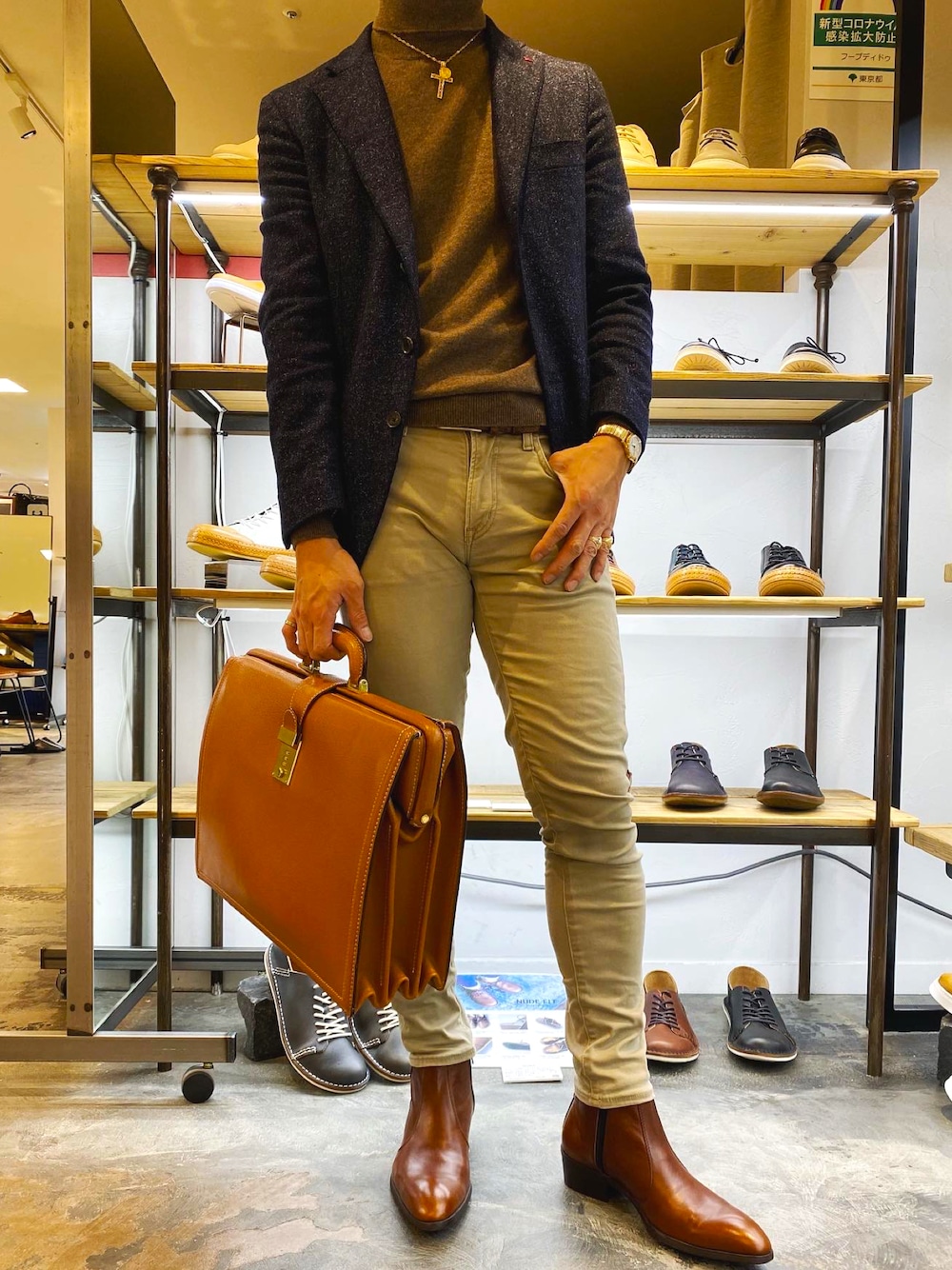 「今日のコーデ、ootd、ジャケットスタイル、ジャケパン、オトナカジュアル、ビジネススタイル、ビジネスカジュアル、ニット、タートルネック、大人コーデ」｜「CELLERINIのアイテム（ビジネスバッグ、ブラウン系）」を使った、matsudaさん（メンズ・175cm）の冬コーディネートの1枚目の写真