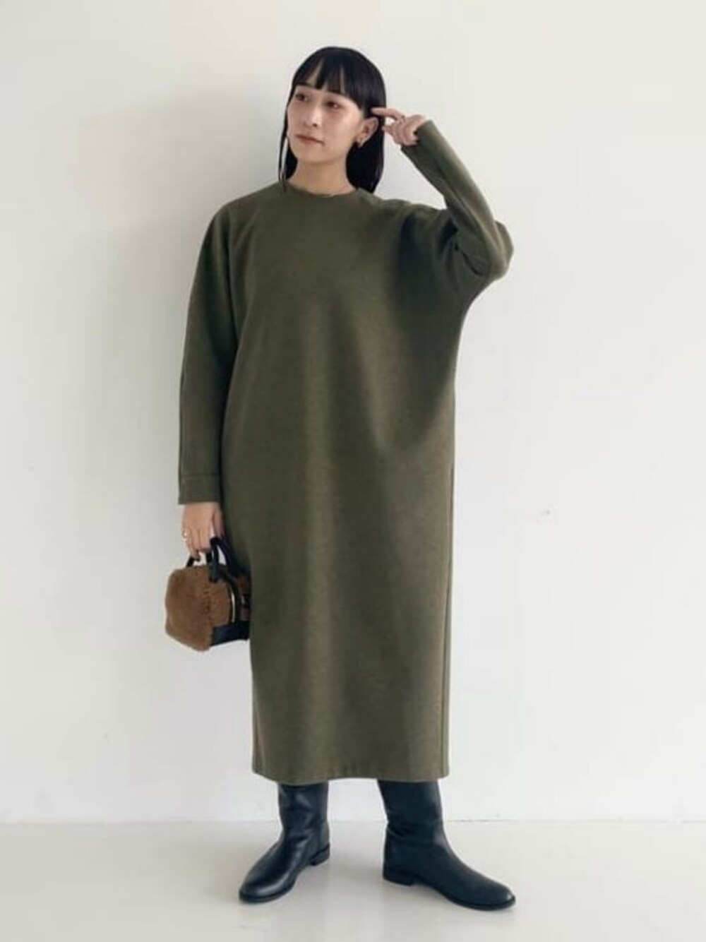 極美品】23AW AK+1 エーケーワン バックタック ワンピ 38 オリーブ 極美品】23AW AK+1 エーケーワン バックタック ワンピ 38 オリーブ
