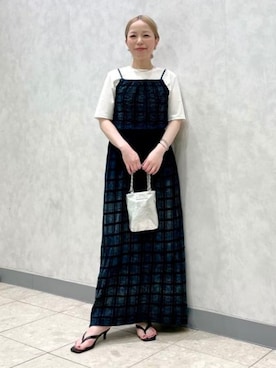 「GIANNI CHIARINI（ジャンニ キアリーニ）のGIANNI CHIARINI / CAMILLA メタリック レザートートバッグ（ショルダーバッグ、シルバー系）」を使った、Demi-Luxe BEAMSさん（レディース・157cm）の夏コーディネート