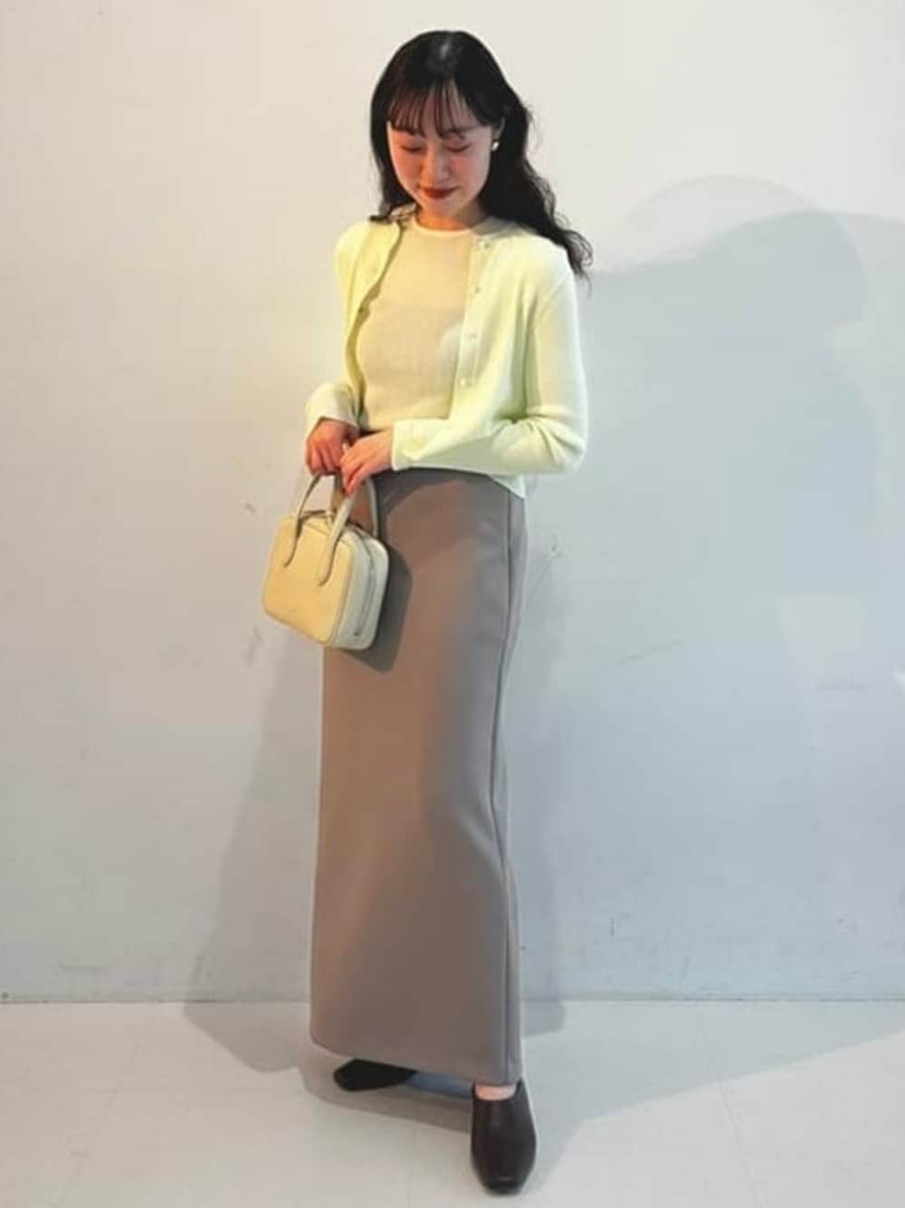 Demi-Luxe BEAMSさんの「ダンボール タイトスカート（Demi-Luxe BEAMS）」を使ったコーディネートの1枚目の写真