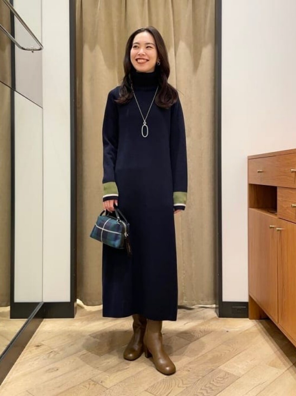 AK＋1 / バイカラーワンピースを使った人気ファッションコーディネート