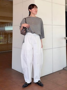 「Demi-Luxe BEAMS（デミルクス ビームス）のCOG THE BIGSMOKE / DELTA Tシャツ（T Shirts、グレー系）」を使った、Demi-Luxe BEAMSさん（レディース・164cm）の春コーディネート
