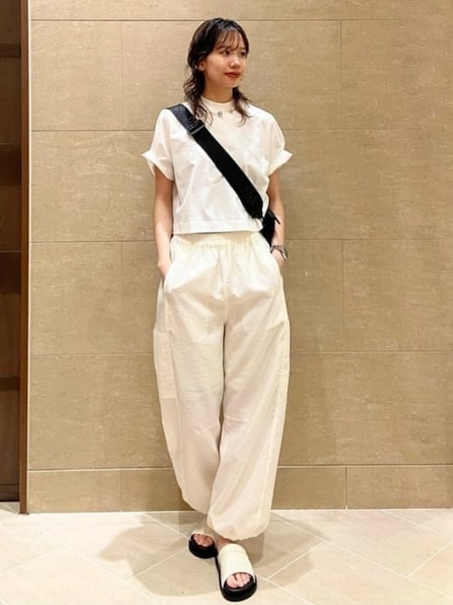 美品 デミルクスビームス 1,7万円 2024SS ホワイトのイージーパンツ B 美品 デミルクスビームス 1,7万円 2024SS ホワイトのイージー