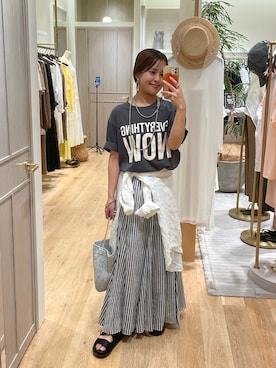 「LOUNGEDRESS（ラウンジドレス）のNOWロゴT（Tシャツ/カットソー、グレー系）」を使った、のんさん（レディース・154cm）の春コーディネート