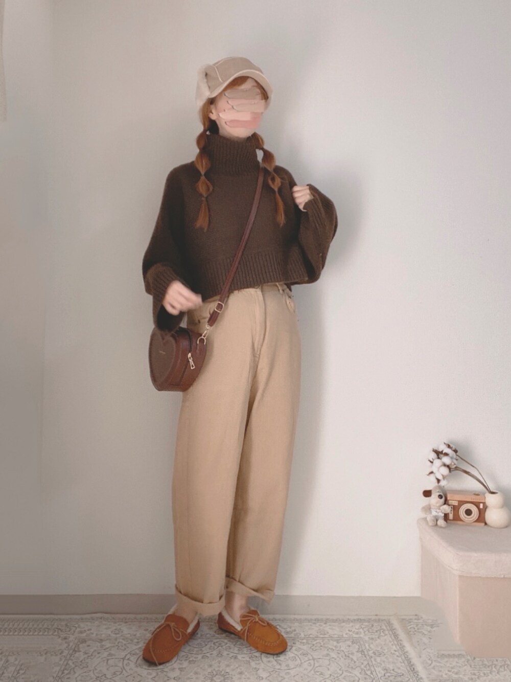 「秋冬コーデ、淡色コーデ、秋コーデ、淡色女子、ブラウン、ニット、プチプラ、パンツスタイル、カジュアルコーデ、モカシン、カジュアル」｜「GRLのアイテム（ニット/セーター、ブラウン系）」を使った、shiroさん（レディース・159cm）の秋コーディネートの1枚目の写真