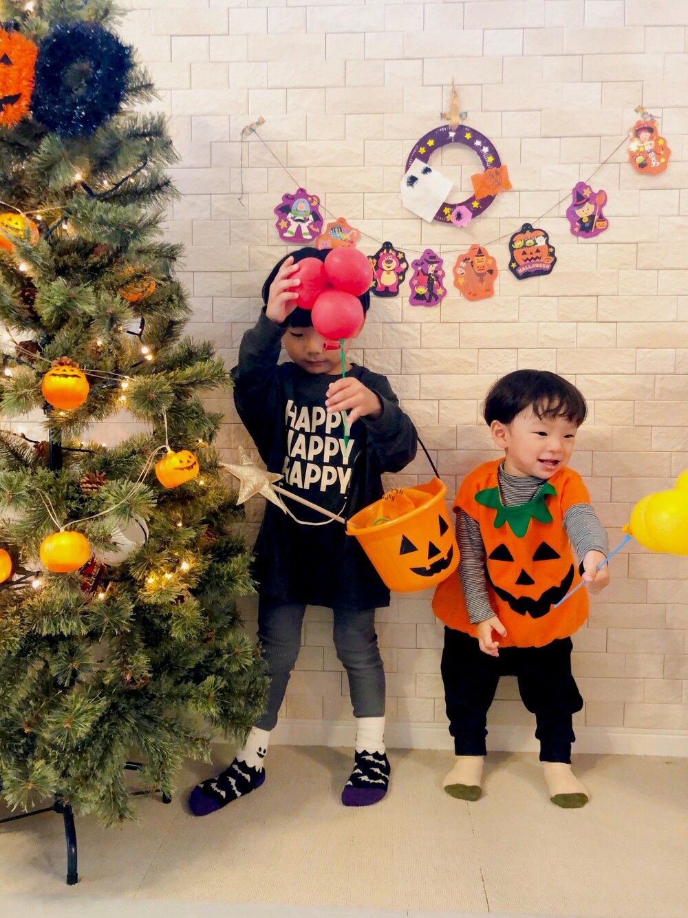「ハロウィン、おとこのこ、きょうだいコーデ、wearhalloween2021」｜「PETIT BATEAUのミラレタートルネック長袖ボディ（インナーウェア/肌着、ブルー系）」を使った、AoKanaさん（キッズ・100cm）の秋コーディネートの1枚目の写真
