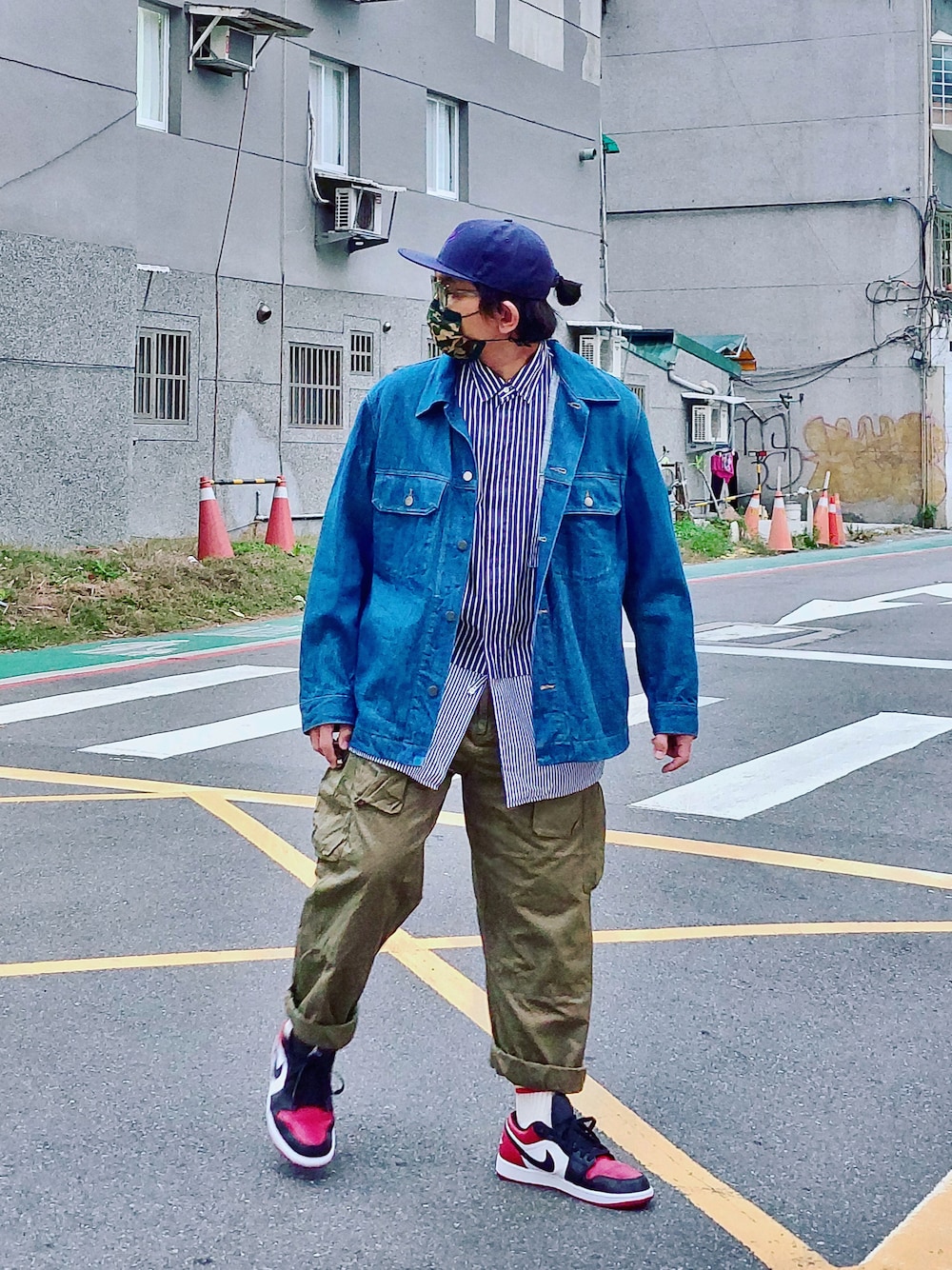 「UNIQLO、clubstubborn、UNIQLO U、UNIQLO+J、Jordan、jordan1、ootd、streetstyle、streetfashion、menswear」｜「UNIQLOのアイテム（シャツ/ブラウス、ブルー系）」を使った、Colorholic manさん（メンズ・172cm）の冬コーディネートの1枚目の写真
