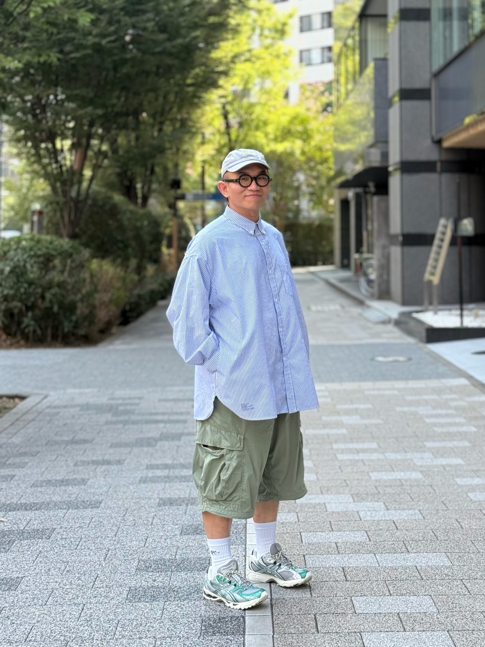 「FreshService、BEAMS、ssz、asics、wiwt、ootd、streetstyle、streetfashion、menswear」｜「BEAMSのアイテム（その他パンツ、グリーン系）」を使った、Colorholic manさん（メンズ・172cm）の秋コーディネートの1枚目の写真